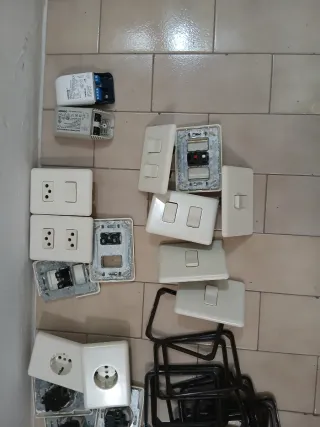 Lote mecanismos eléctricos Nieseen