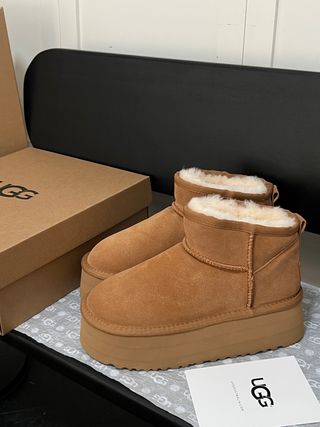 Stivali UGG con plateau