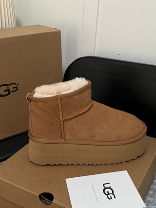 Stivali UGG con plateau