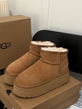 Stivali UGG con plateau