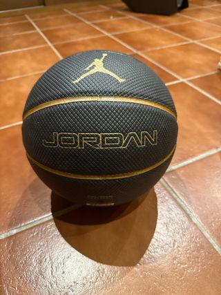 Balón de baloncesto Jordan Negro y Dorado