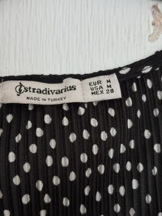 Blusa negra con puntitos blancos