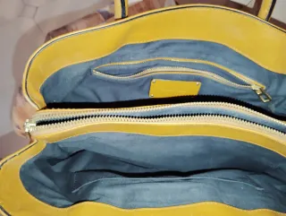 Dos bolsos de mano de piel marrón