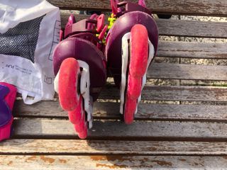 Patines y protecciones niña morado/rosa