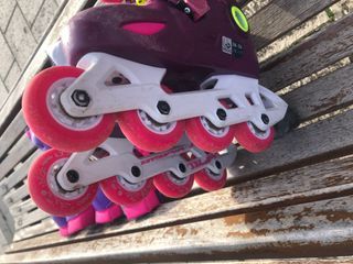 Patines y protecciones niña morado/rosa