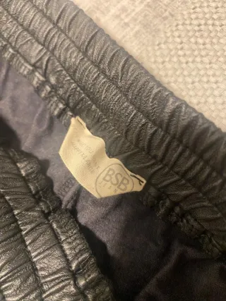 Pantalón polipiel negro