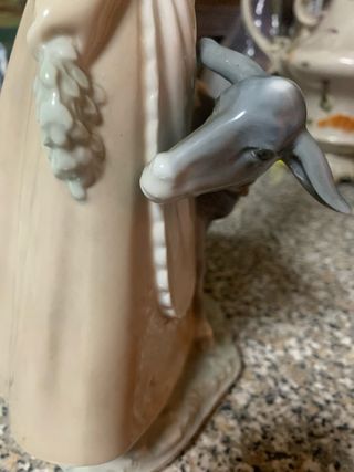 Figura cerámica niña con burro