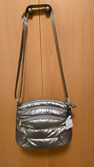 Bolso bandolera dorado beige.