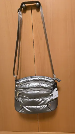 Bolso bandolera dorado beige.