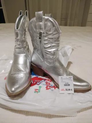 Botas plateadas estilo cowboy
