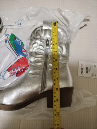 Botas plateadas estilo cowboy