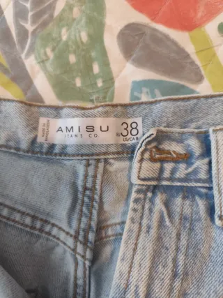 Vaqueros anchos desgastados