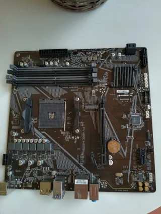 Placa Base Gigabyte modelo A520M DS3H V2.