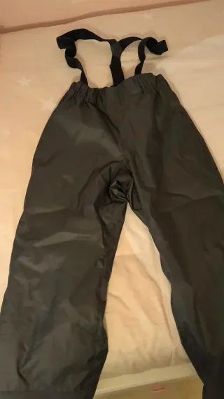 Chaqueta y pantalón de nieve para niño De Decatlon