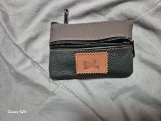 Monedero de piel negro y marrón