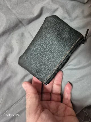 Monedero de piel negro y marrón