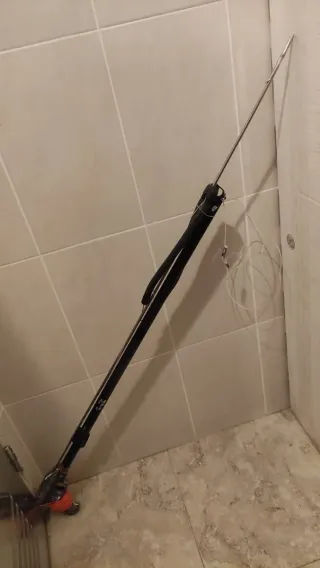 Fusil de pesca submarina y boya