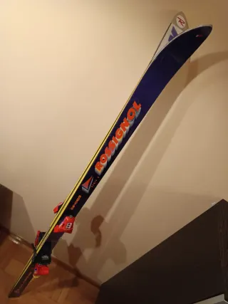 Esquís Rossignol con fijaciones Tyro