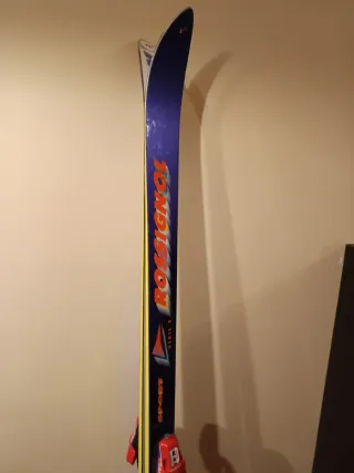 Esquís Rossignol con fijaciones Tyro