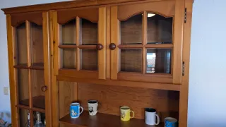 Mueble de salón madera y cristal