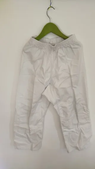 3 kimonos, 2 pantalones y 3 cinturones talla 130cm