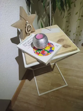 Mesa auxiliar moderna metal y madera artesanal