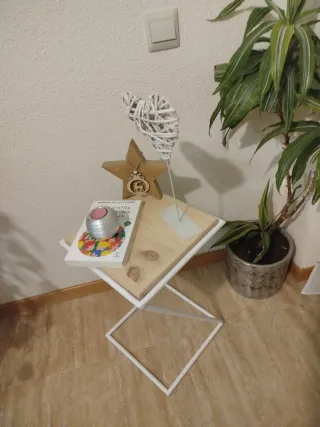 Mesa auxiliar moderna metal y madera artesanal