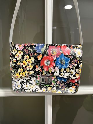 Bolso de piel hecho a mano con flores