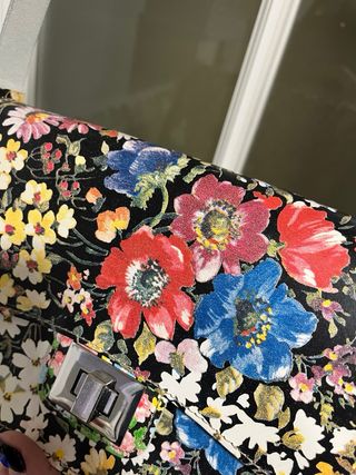Bolso de piel hecho a mano con flores