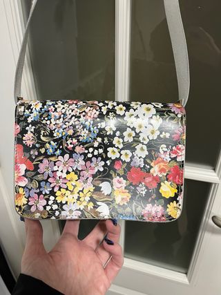 Bolso de piel hecho a mano con flores