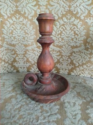 Portavelas de madera artesanal