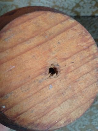 Portavelas de madera artesanal