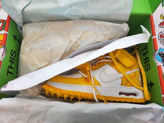 Nike x Off White Scarpe Gialle