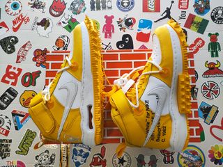 Nike x Off White Scarpe Gialle