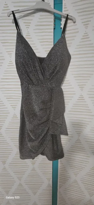 Vestido fiesta plateado brillante