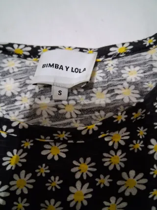 Camiseta Bimba y Lola floral negra