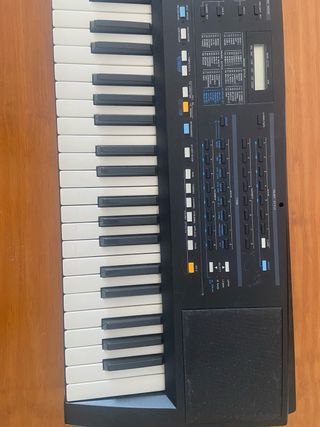 Teclado Roland E-35 Intelligent Synthesizer