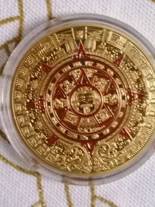 Moneda Calendario Azteca Dorada