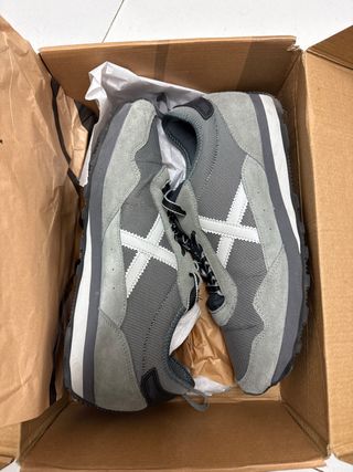 Zapatillas Munich grises y blancas