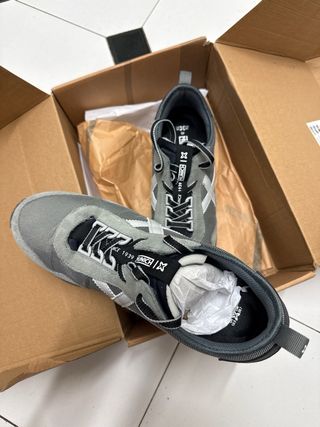 Zapatillas Munich grises y blancas