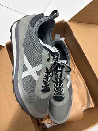 Zapatillas Munich grises y blancas