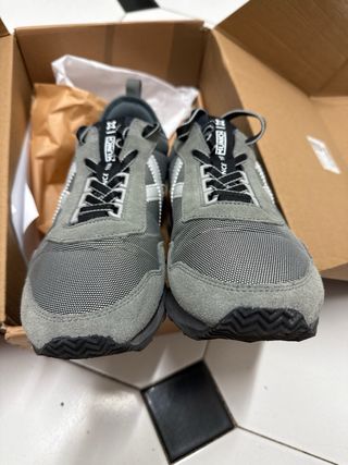 Zapatillas Munich grises y blancas