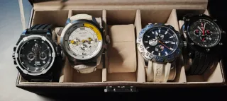 Estuche con 4 Relojes: Sector, Nautica, etc.