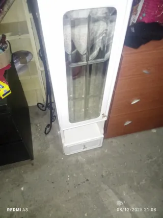 Armario de baño con puerta de cristal