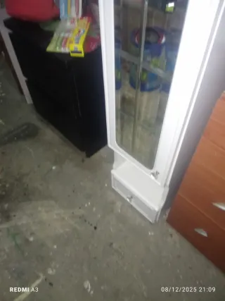 Armario de baño con puerta de cristal