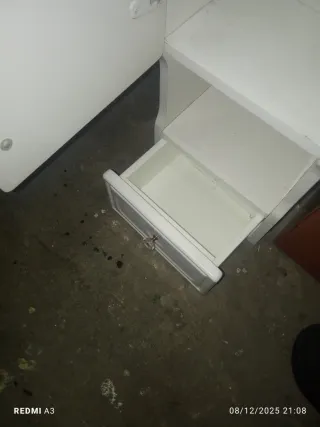 Armario de baño con puerta de cristal