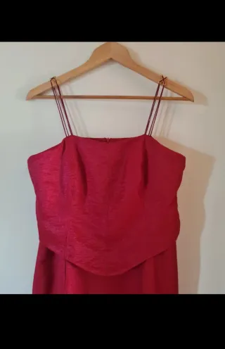 Vestido de fiesta rojo cereza tornasolado