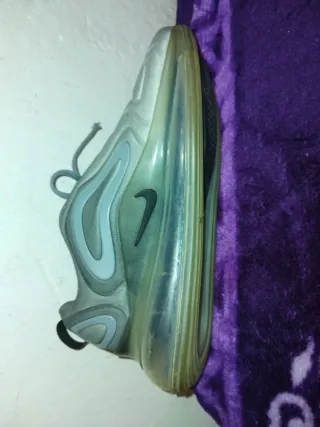 Zapatillas Nike Air Max 720 grises