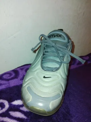 Zapatillas Nike Air Max 720 grises