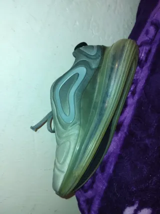 Zapatillas Nike Air Max 720 grises